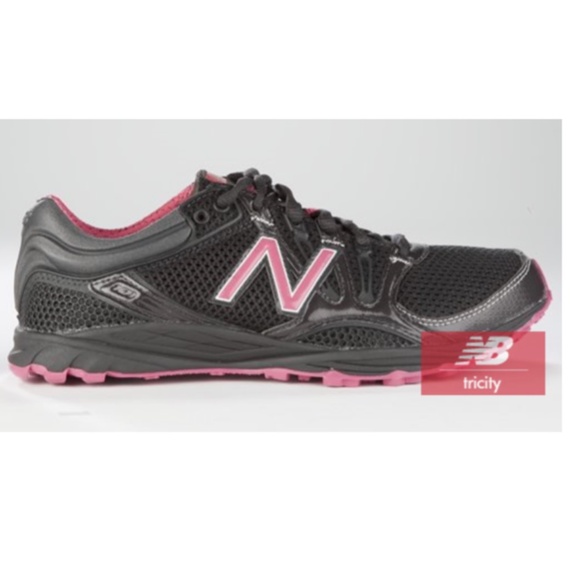NEW BALANCE Black Fuchsia Light Weight Athletic Sneakers Size 7.5 - Picture 1 of 6